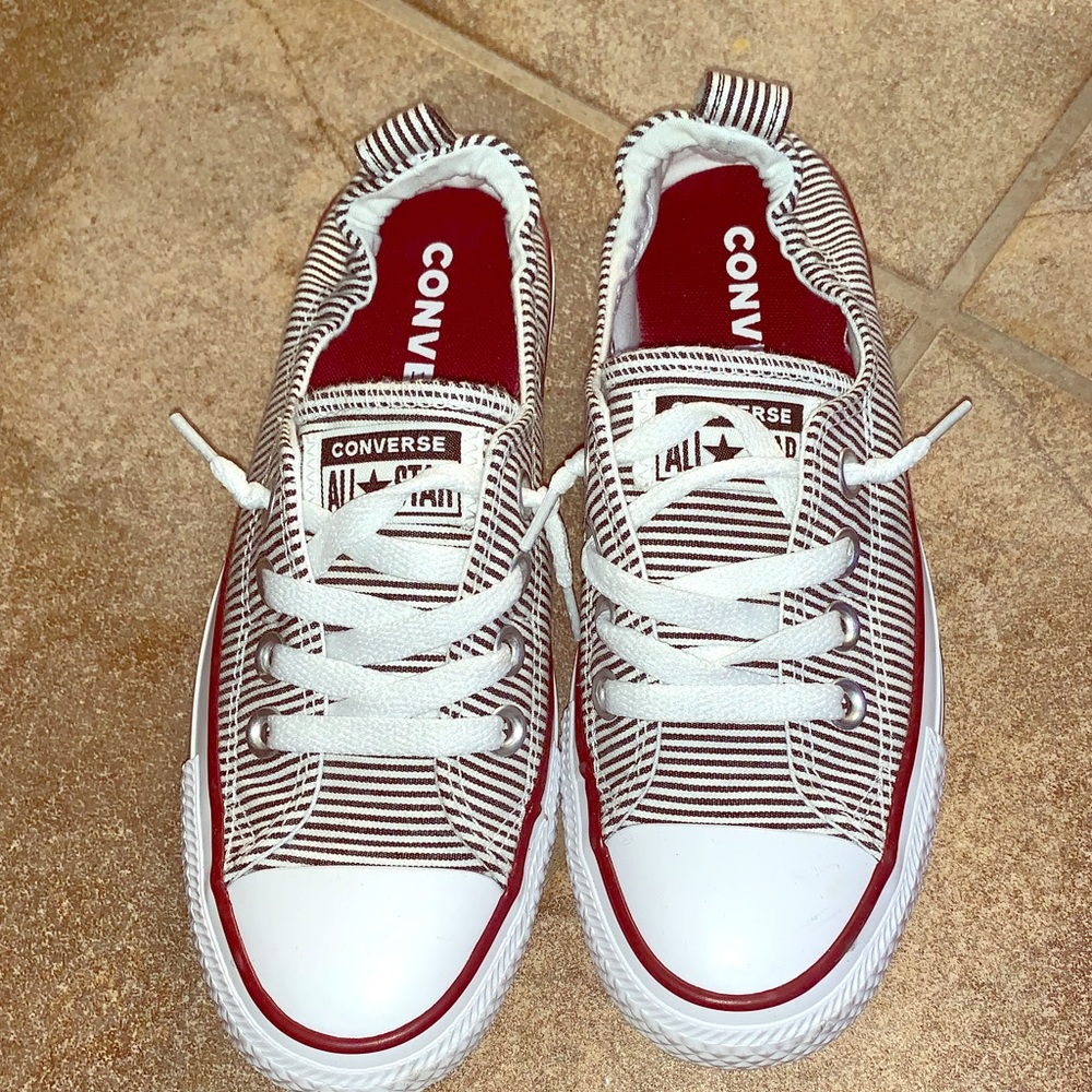 only worn once. more of a burgundy color